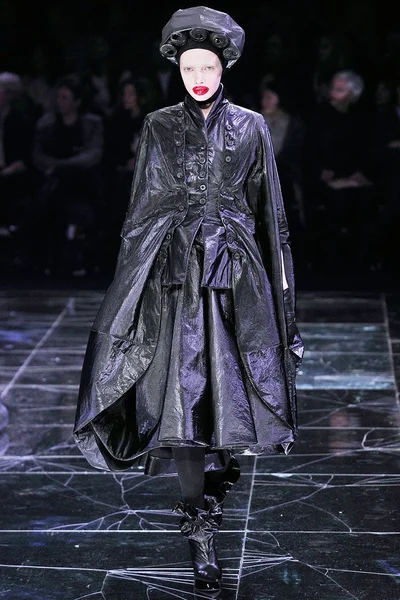 Look 16